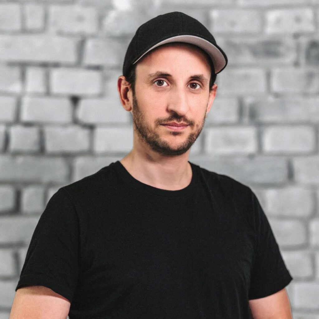 Portrait of a BosePark Productions CEO, highlighting their innovative approach to podcast production and their partnership with ai|coustics in revolutionizing the industry.